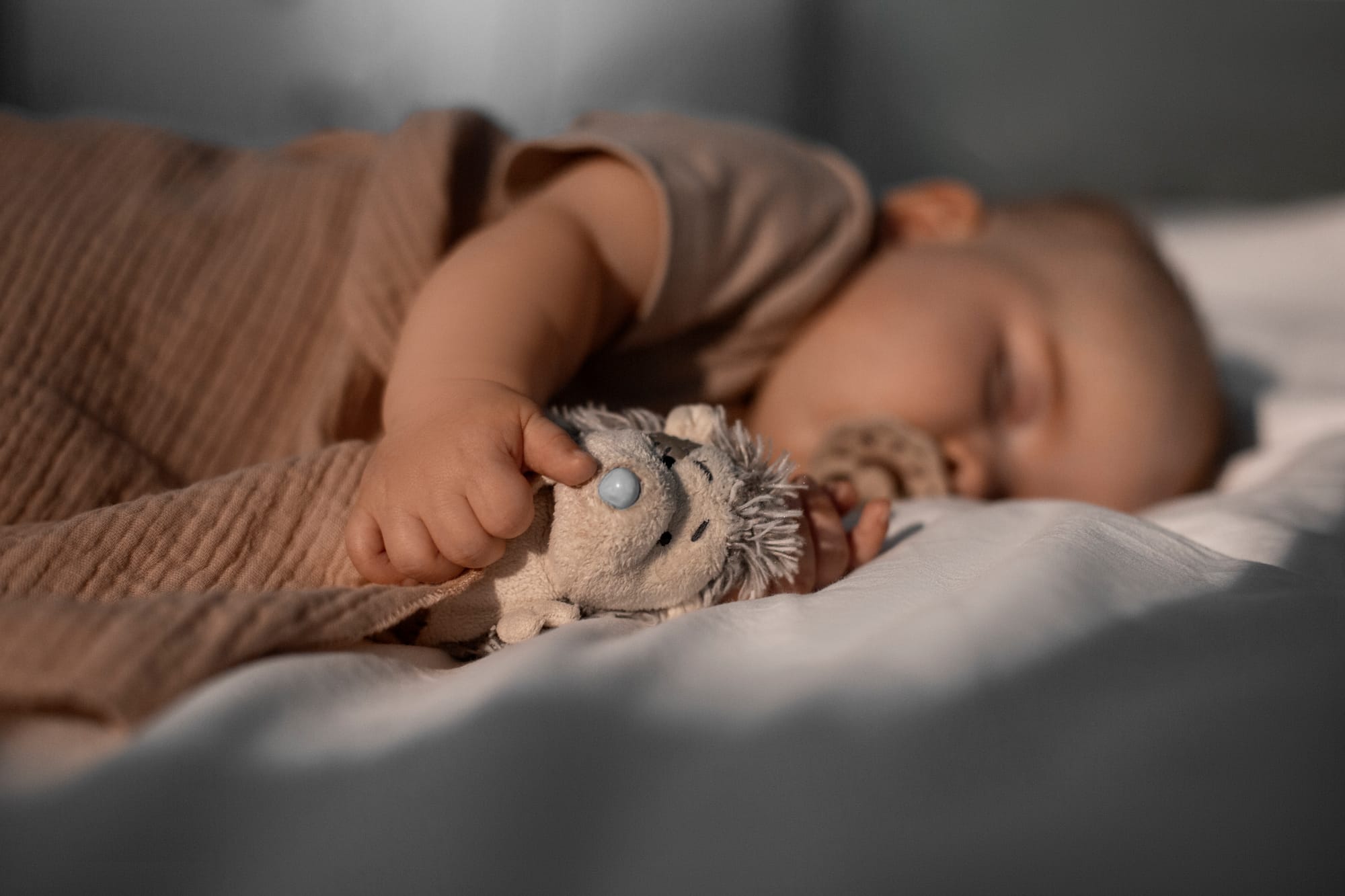 Aider son bébé à dormir seul : techniques douces et astuces