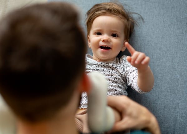 Les premiers "non" et "mot" d'un bébé : comprendre et accompagner cette étape